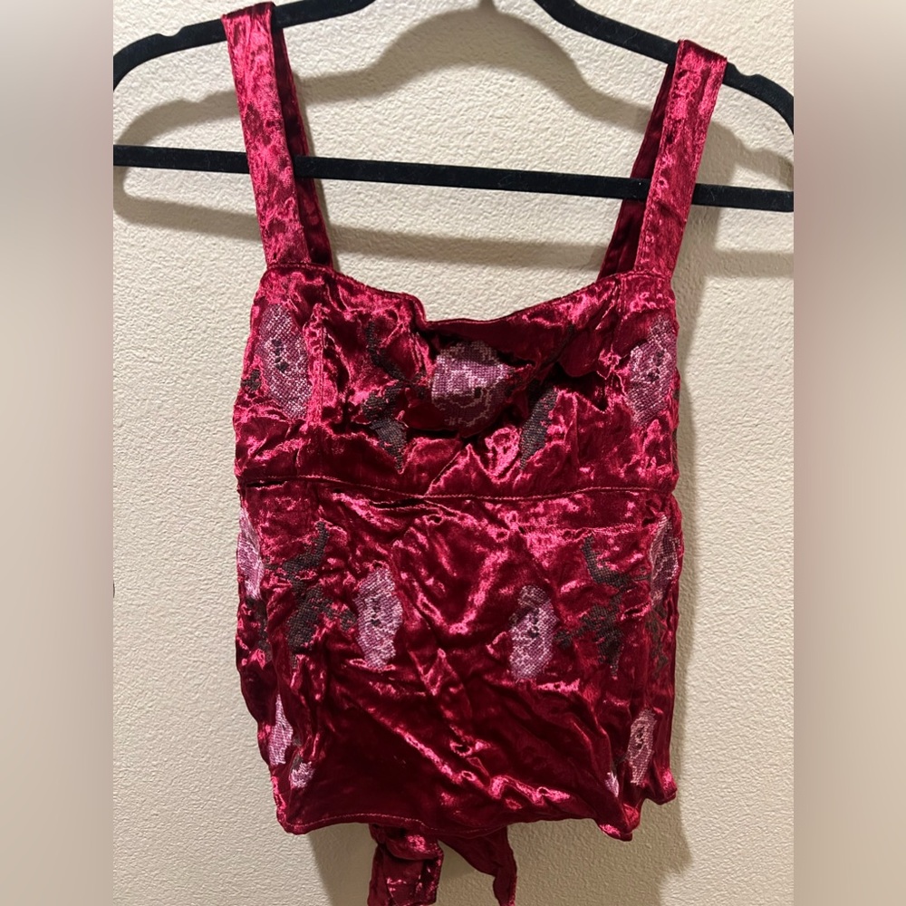 Brand: Urban Outfitters size: Large color: red